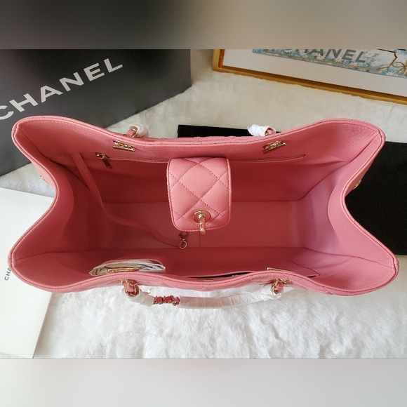 NEW- CHANEL Caviar Leather Large Tote Bag - Picture 14 of 16